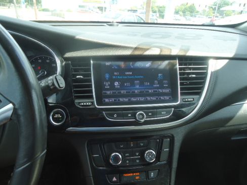Used 2019 Buick Encore AWD Preferred image 9