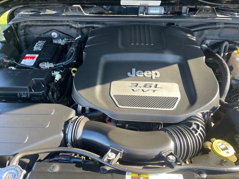 Used 2013 Jeep Wrangler Sport image 12