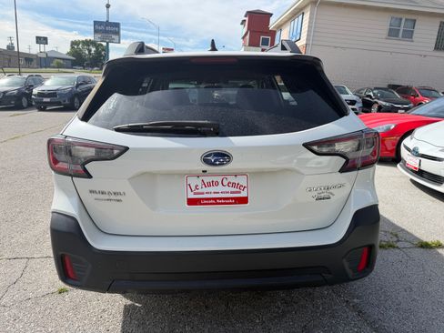 Used 2022 Subaru Outback Premium AWD/4WD image 2