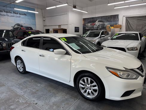 Used 2017 Nissan Altima 2.5 S image 9