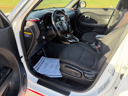 Used 2014 Kia Soul + image 7
