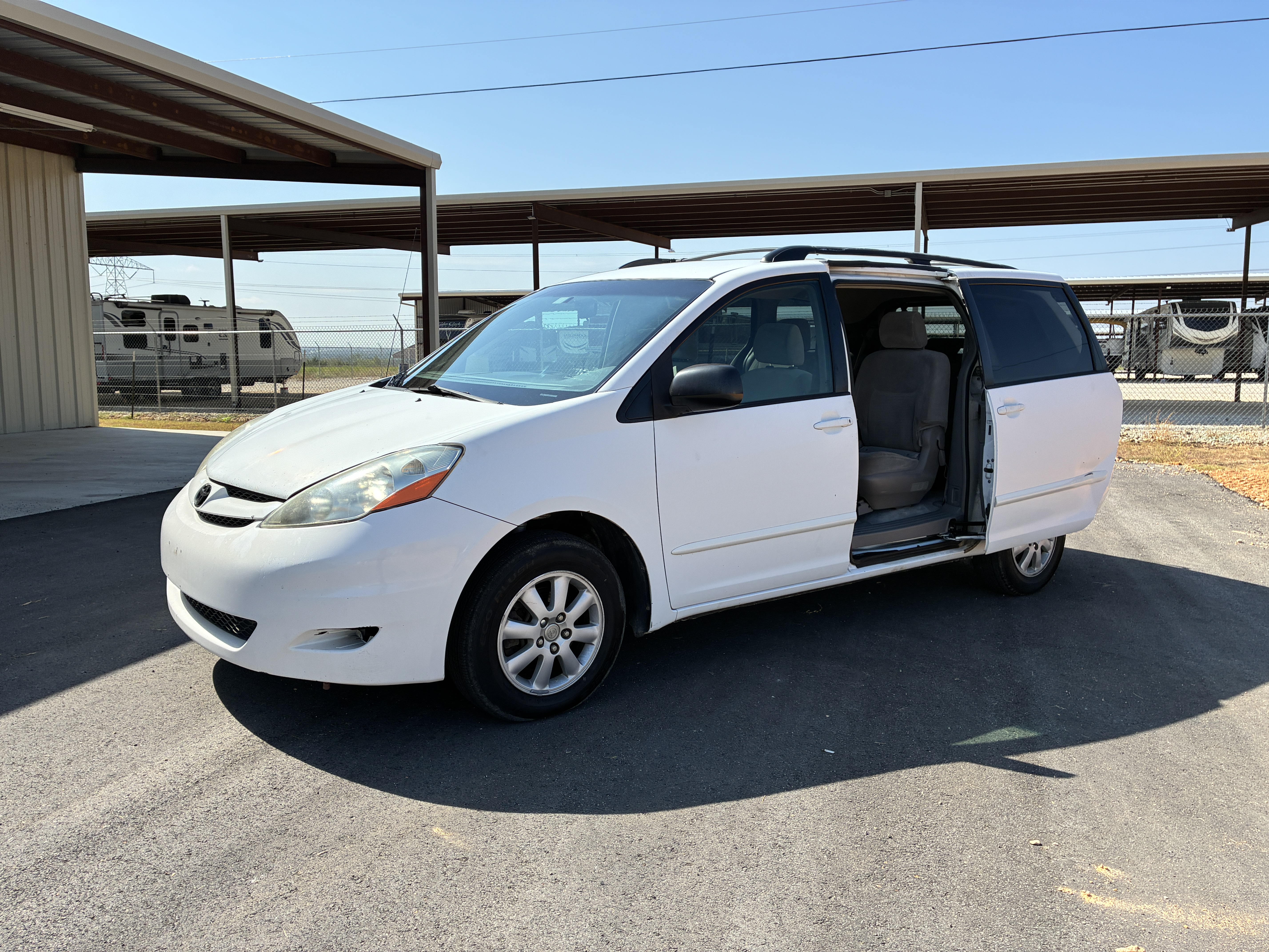 Used 2007 Toyota Sienna LE Minivan 4D FWD image 18