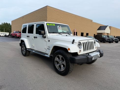 Used 2017 Jeep Wrangler 4WD Unlimited Sahara image 2