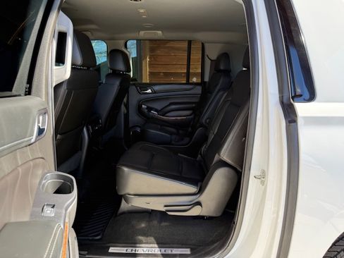 Used 2018 Chevrolet Suburban Premier image 15