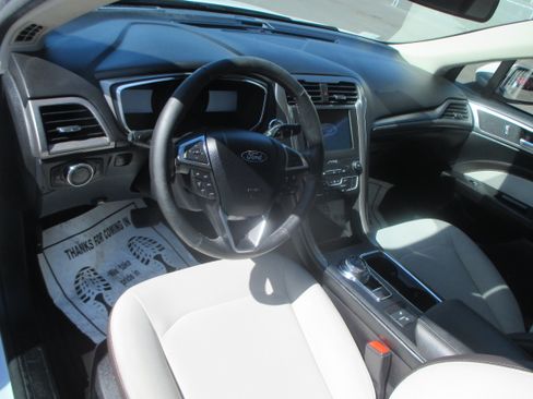 Used 2020 Ford Fusion SE FWD image 7