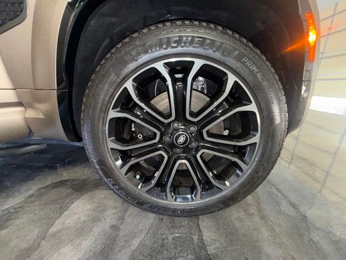 Used 2025 Land Rover Defender 110 OCTA image 40