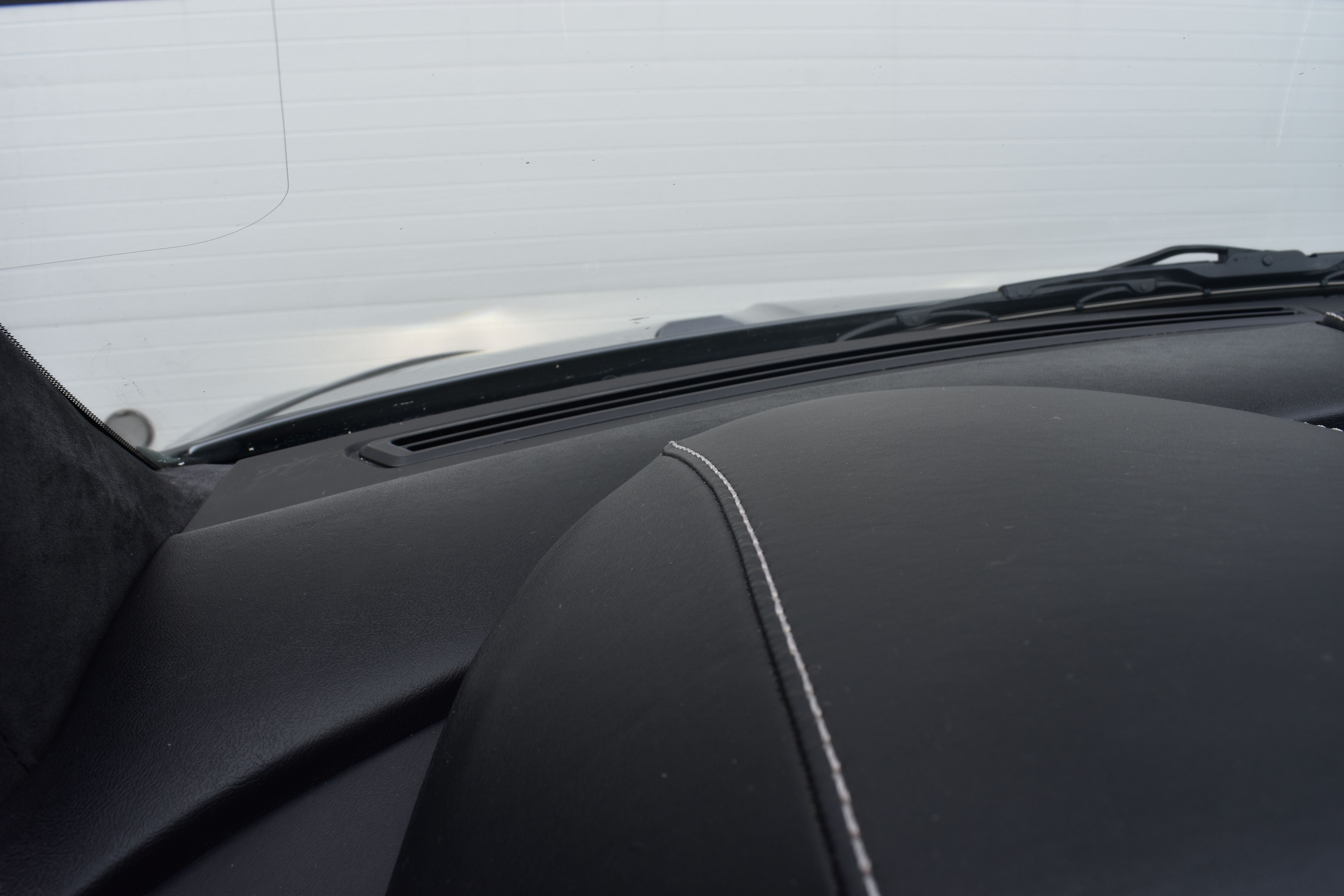 Used 2009 Aston Martin V8 Vantage Roadster RWD image 41
