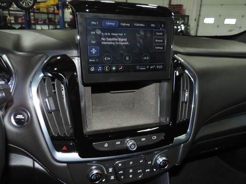 Used 2023 Chevrolet Traverse LT image 32