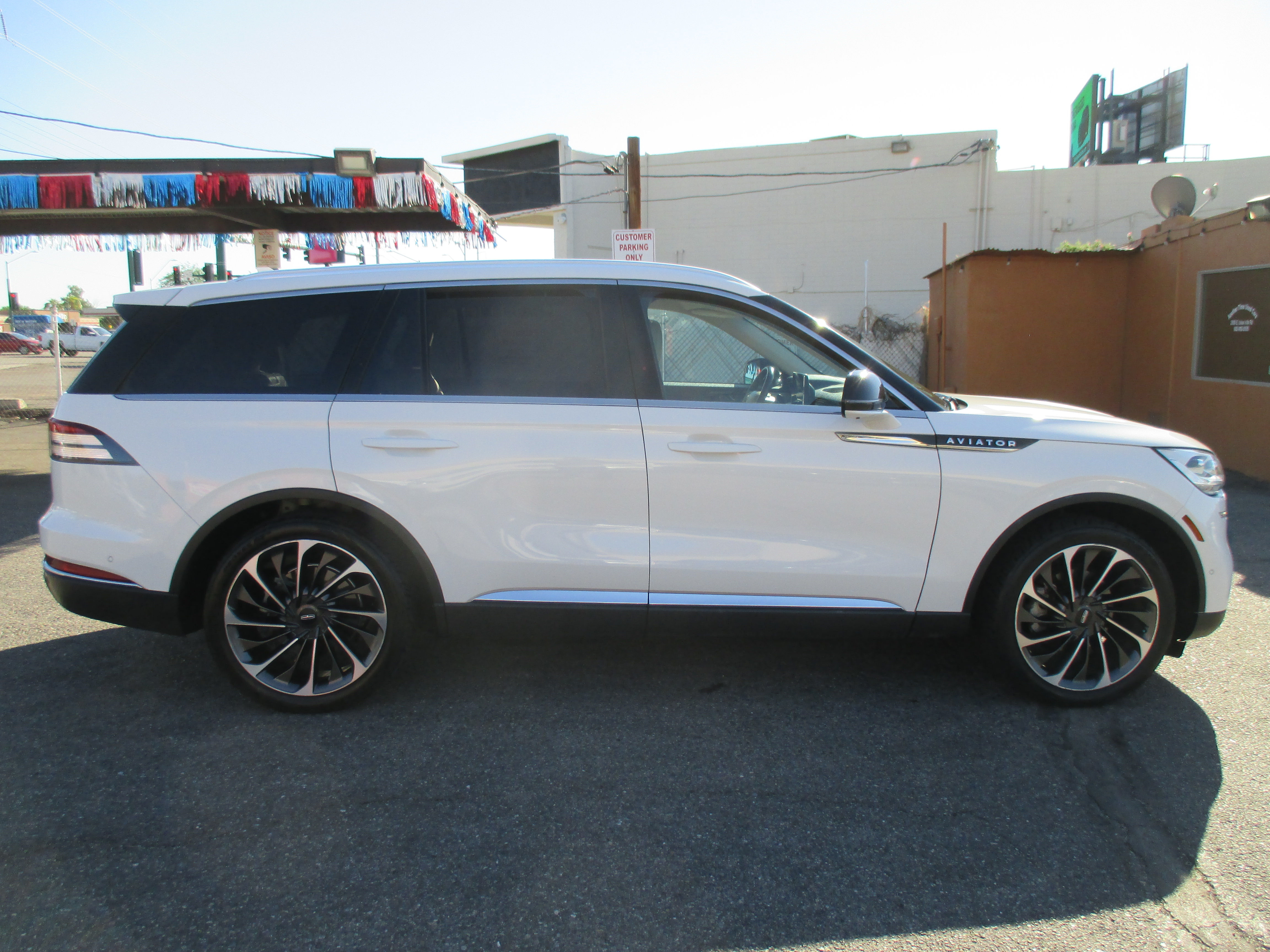 Used 2020 Lincoln Aviator AWD Reserve image 2
