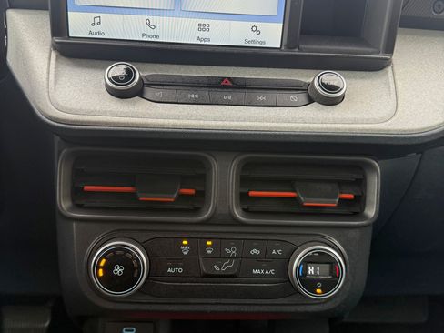 Used 2022 Ford Maverick XLT image 13