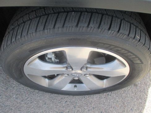 Used 2014 Jeep Grand Cherokee Limited image 22