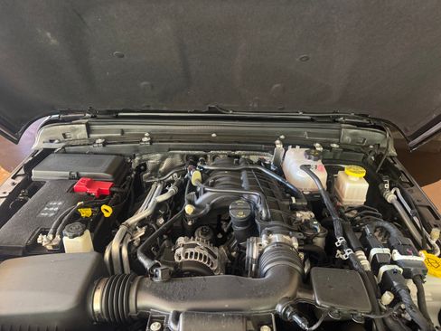 Used 2025 Jeep Gladiator Sport image 12
