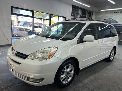 Used 2005 Toyota Sienna XLE image 1