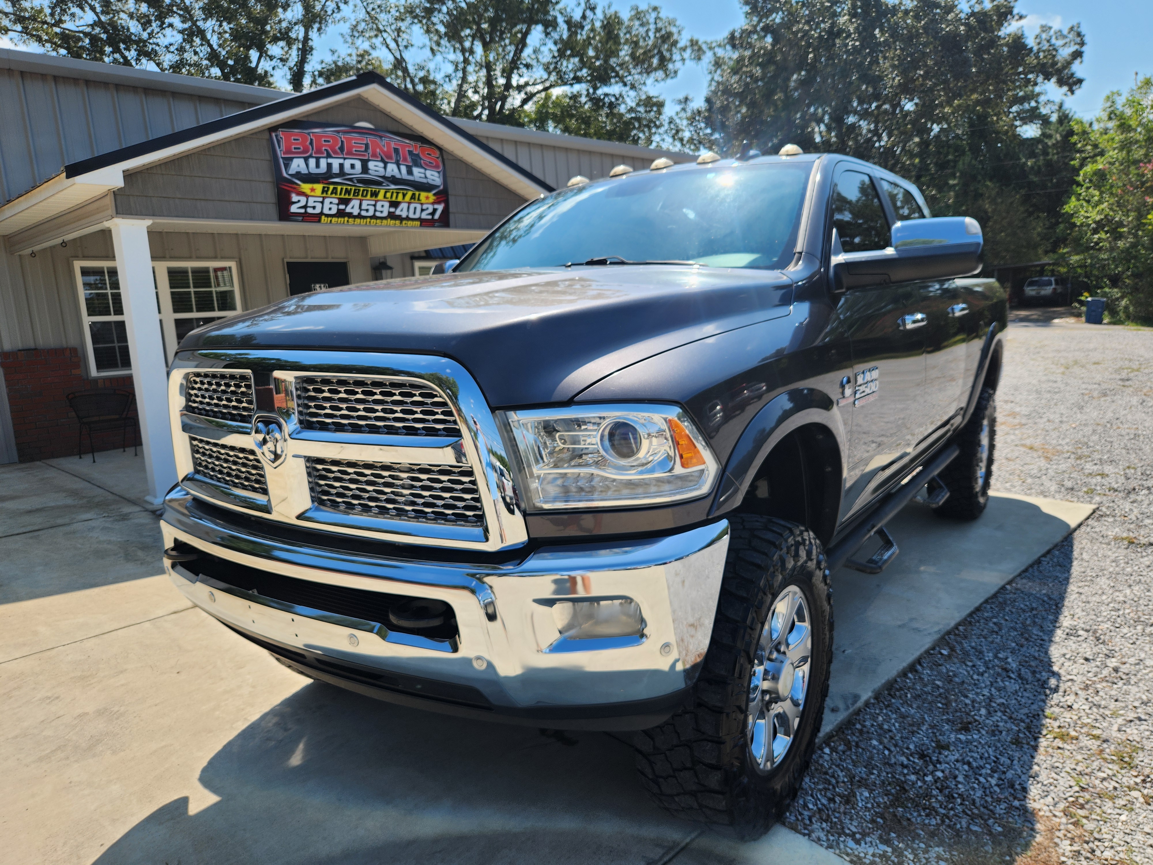 Used 2017 RAM 2500 4x4 Crew Cab Laramie image 2