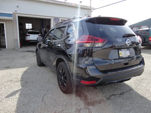Used 2018 Nissan Rogue image 5