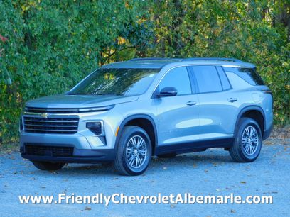 Used 2025 Chevrolet Traverse LT