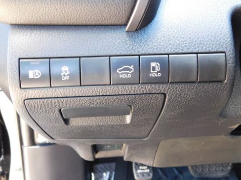 Used 2019 Toyota Camry SE FWD image 11