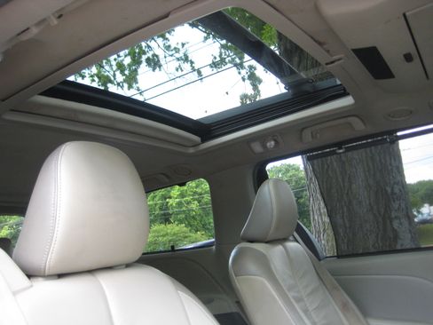 Used 2011 Toyota Sienna XLE Limited image 19