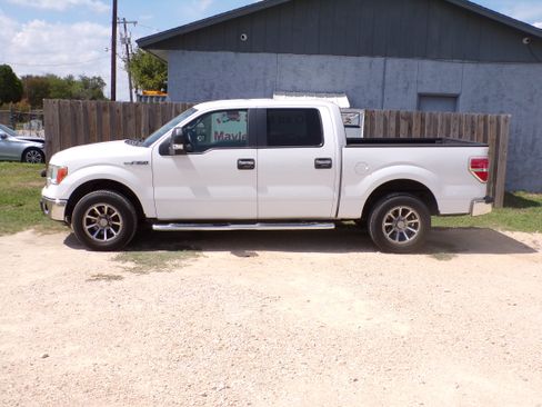 Used 2014 Ford F150 XLT image 2