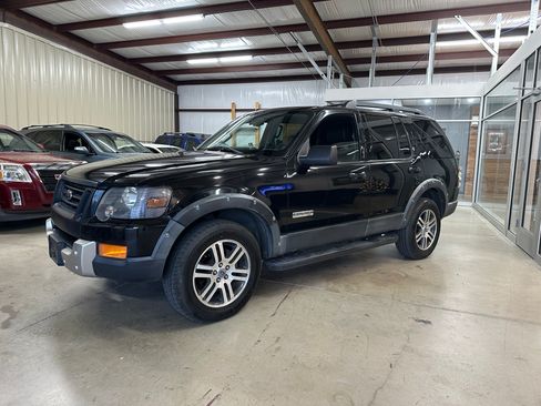 Used 2007 Ford Explorer XLT image 3