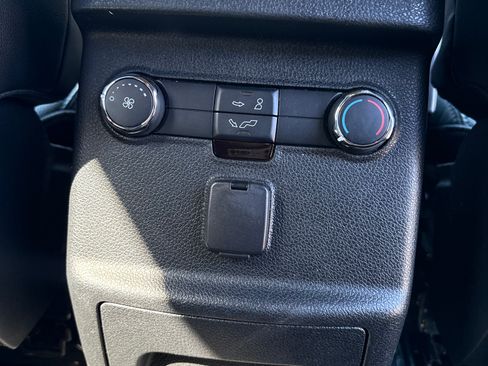 Used 2016 Ford Explorer XLT image 13