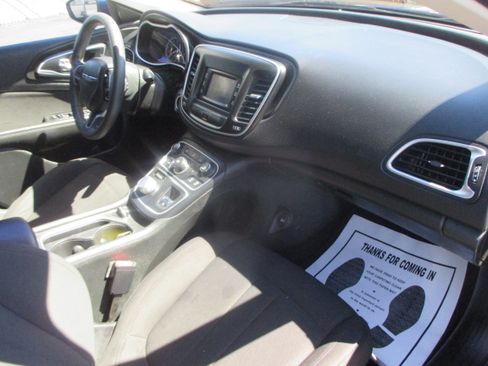 Used 2015 Chrysler 200 Limited image 3