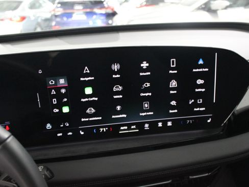 Used 2025 Audi Q6 e-tron Premium image 18