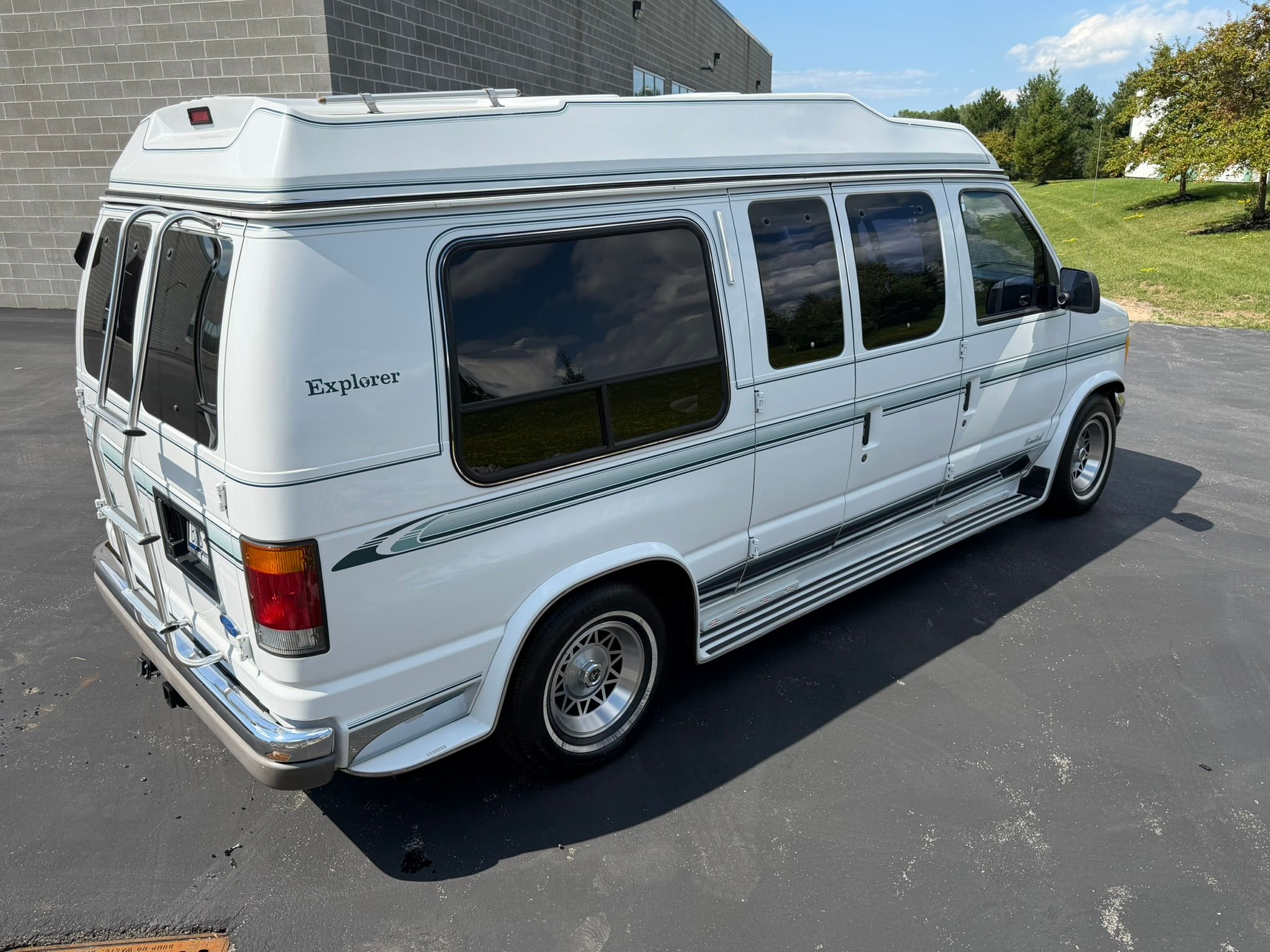Used 1994 Ford E-150 and Econoline 150 Custom RWD image 13