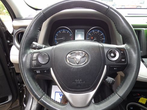 Used 2017 Toyota RAV4 XLE image 9
