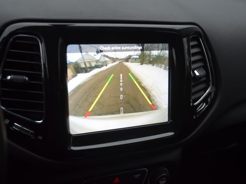 Used 2018 Jeep Compass Limited image 18