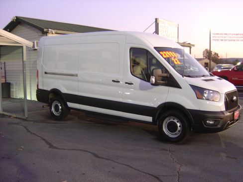 Used 2022 Ford Transit 250 XL image 4