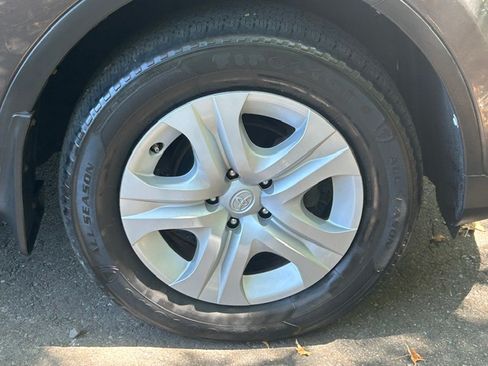 Used 2015 Toyota RAV4 AWD LE image 26