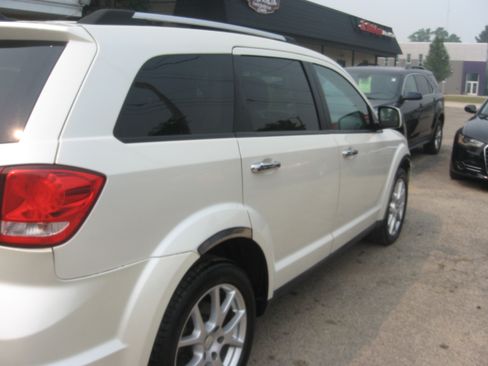 Used 2013 Dodge Journey AWD R/T image 4