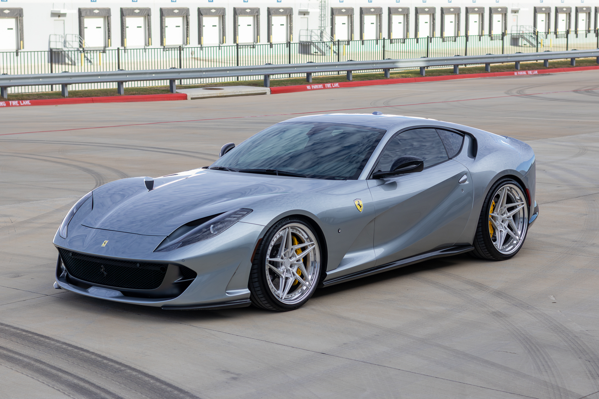 Used 2018 Ferrari 812 Superfast RWD image 4