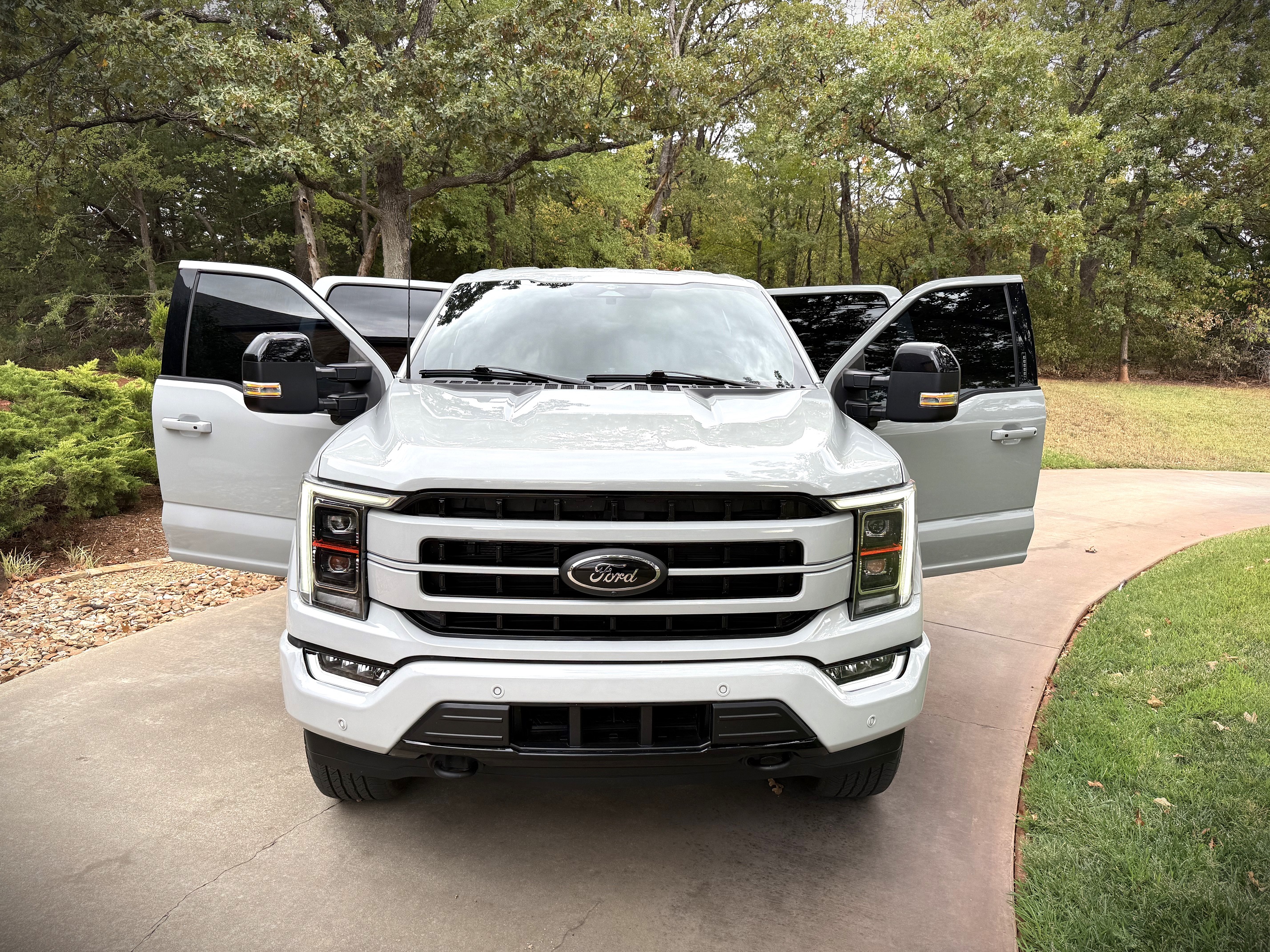 Used 2023 Ford F150 4x4 SuperCrew Lariat image 2