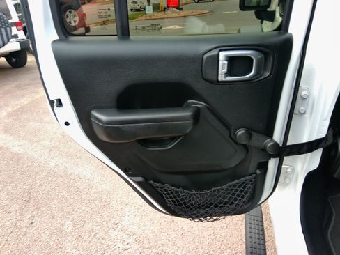 Used 2018 Jeep Wrangler Unlimited Sport image 29