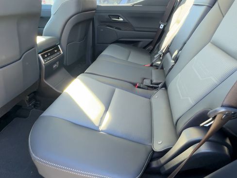 Used 2025 Lexus GX 550 image 25