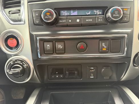 Used 2017 Nissan Titan PRO-4X image 13