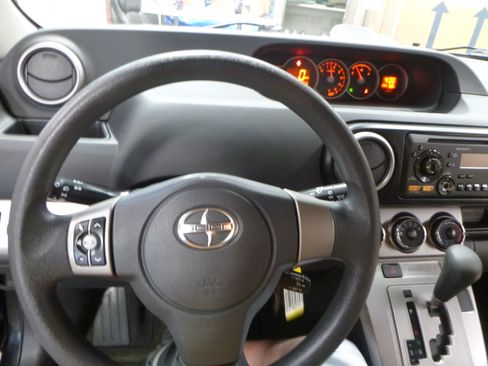 Used 2013 Scion xB image 22