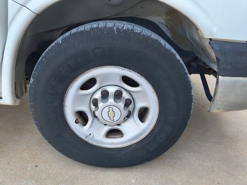 Used 2014 Chevrolet Express 2500 RWD image 31