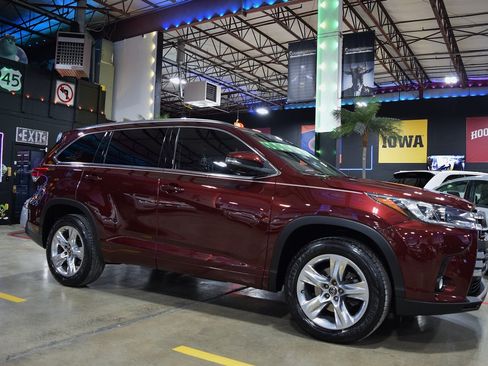 Used 2018 Toyota Highlander Limited image 13