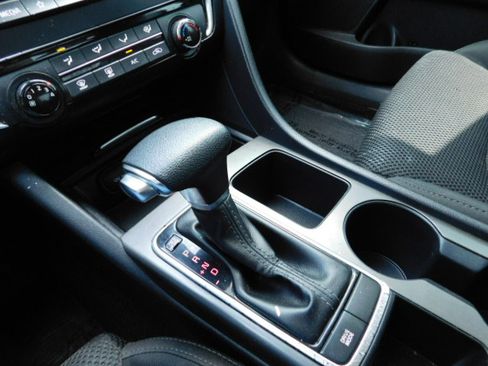 Used 2020 Kia Optima LX image 18