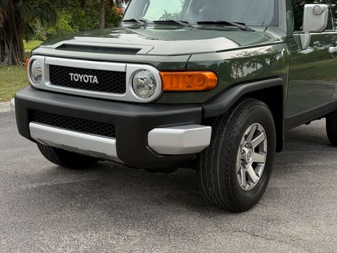 Used 2014 Toyota FJ Cruiser AWD/4WD image 22