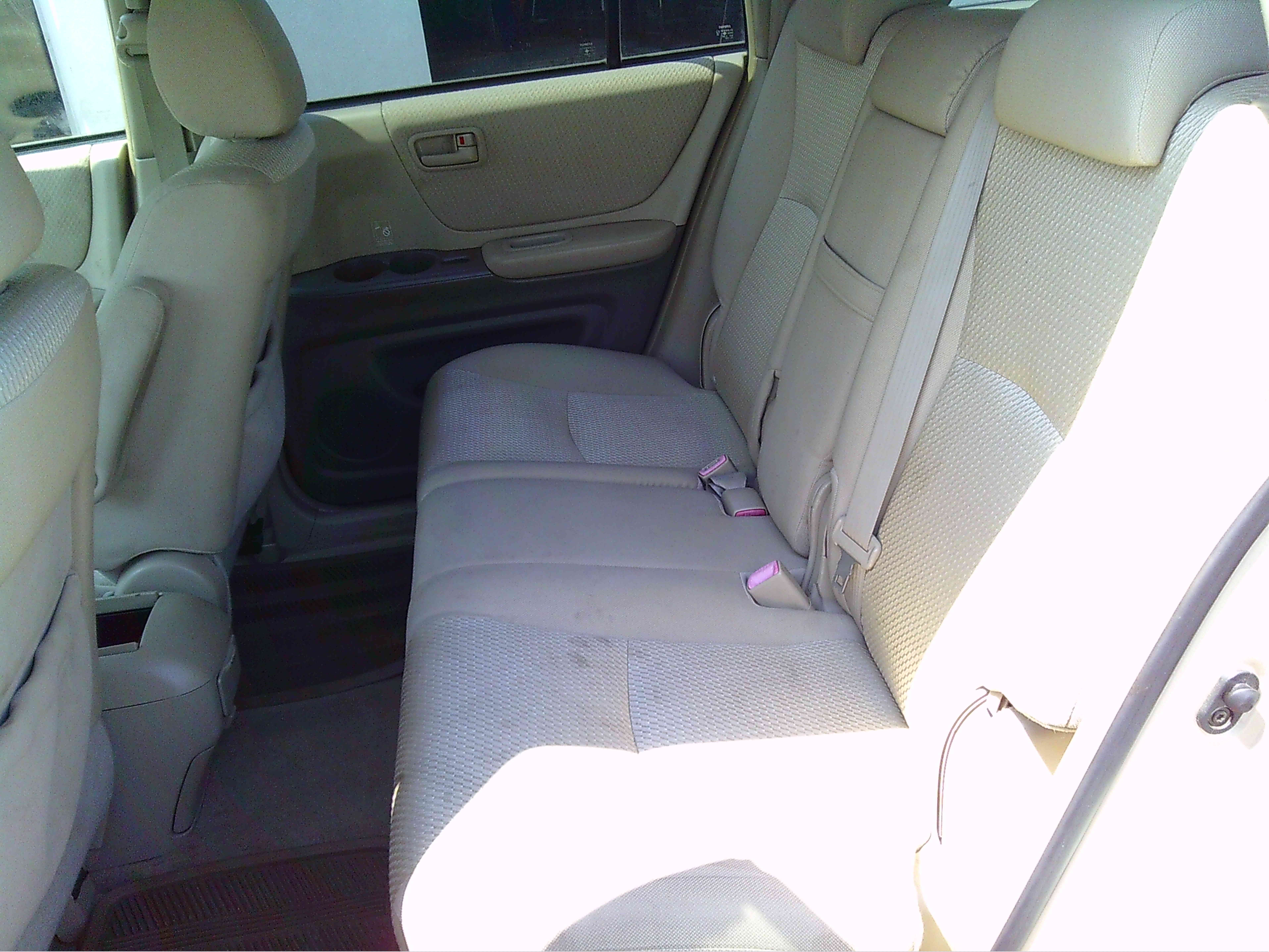 Used 2005 Toyota Highlander 2WD V6 w/ 3rd Row image 12