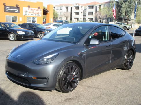 Used 2023 Tesla Model Y Performance image 16
