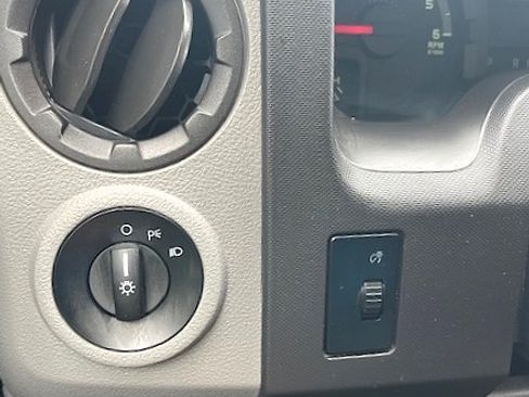 Used 2012 Ford E-150 and Econoline 150 XL image 30