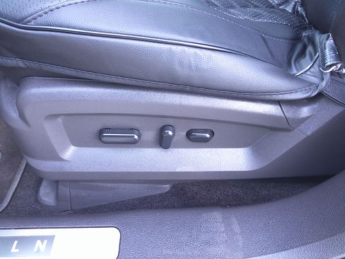 Used 2015 Lincoln MKX image 35