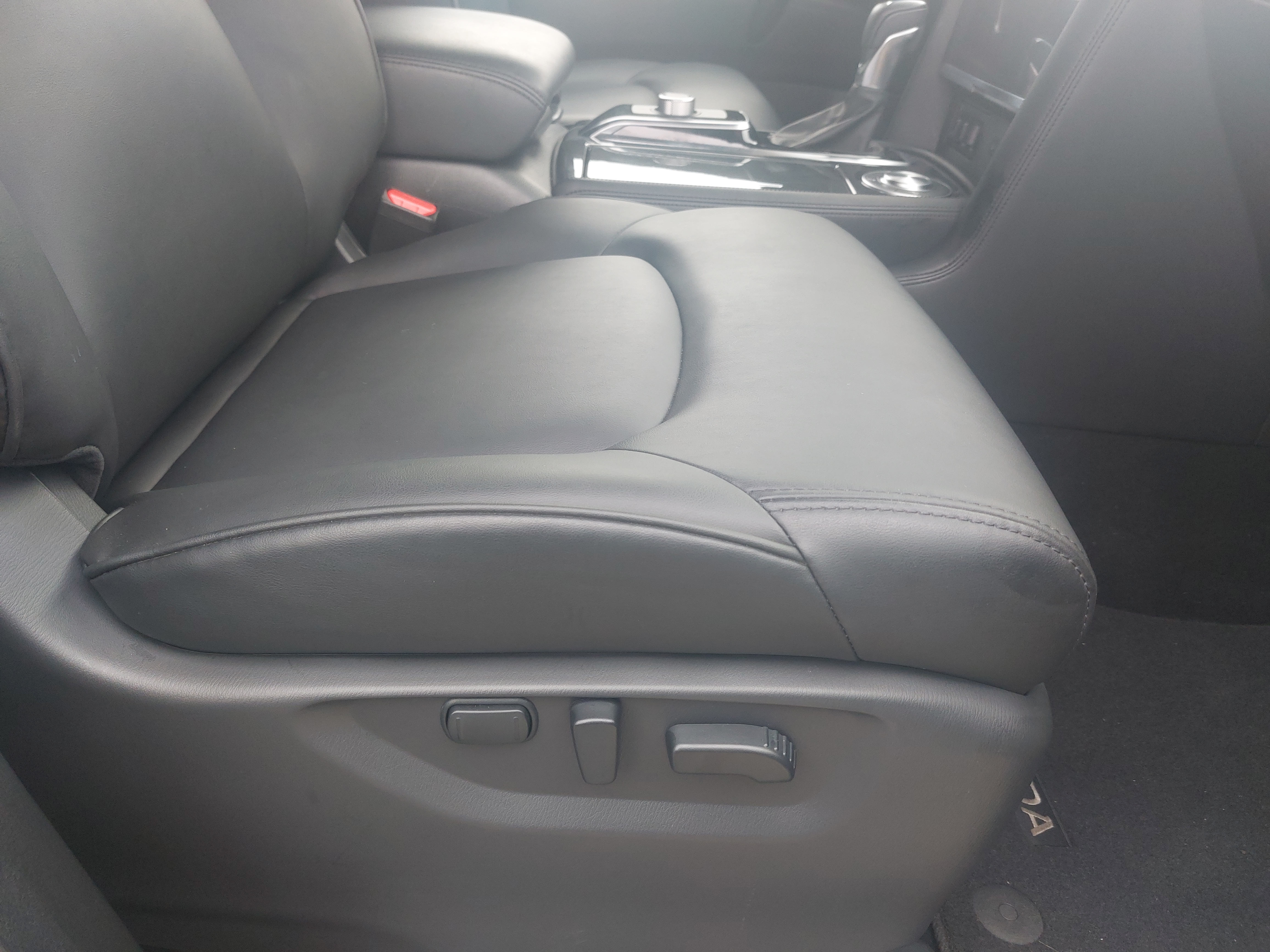 Used 2023 Nissan Armada 2WD SV image 26