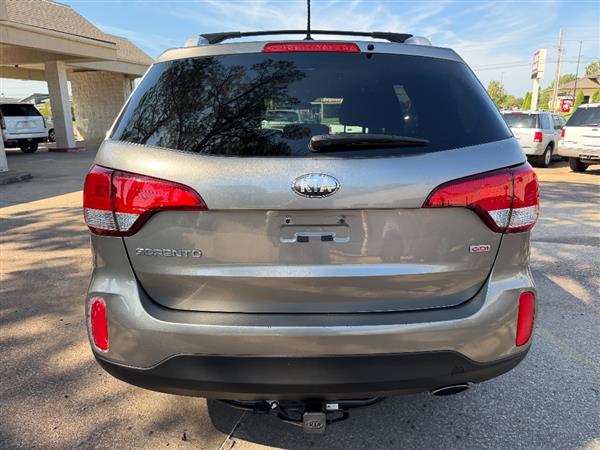 Used 2014 Kia Sorento FWD LX V6 image 2