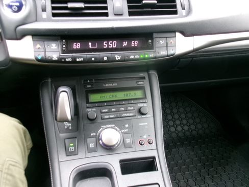 Used 2014 Lexus CT 200h image 11